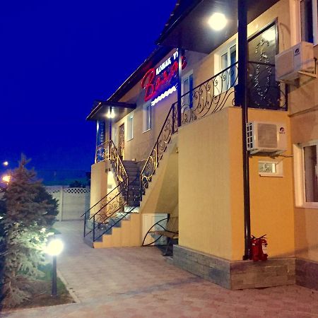 Voyazh Hotell Taraz Exteriör bild