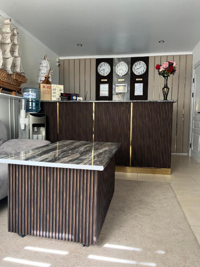 Voyazh Hotell Taraz Exteriör bild