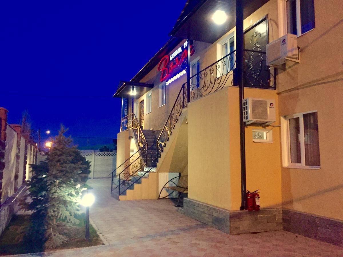 Voyazh Hotell Taraz Exteriör bild