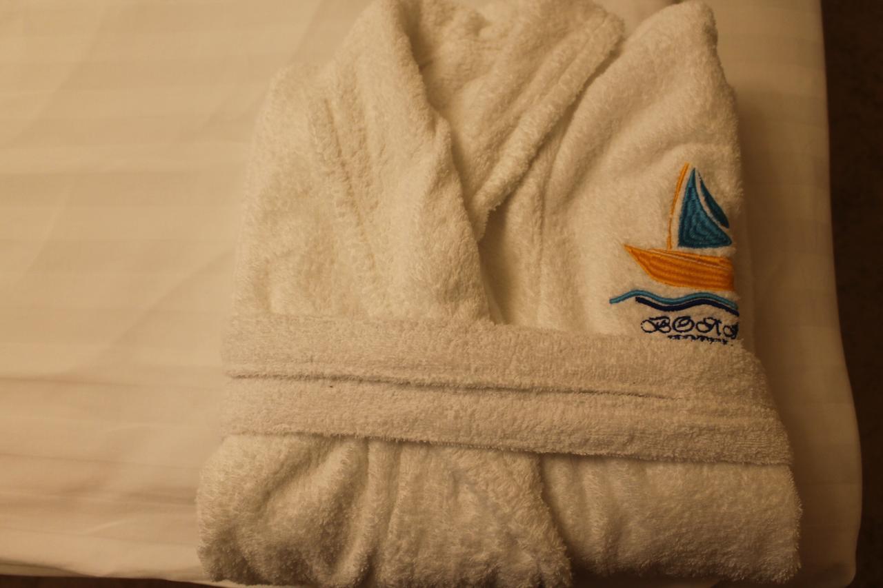 Voyazh Hotell Taraz Exteriör bild